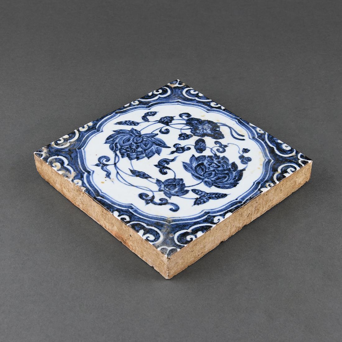 A BLUE AND WHITE 'LOTUS' SQUARE TILE (1 of 5)