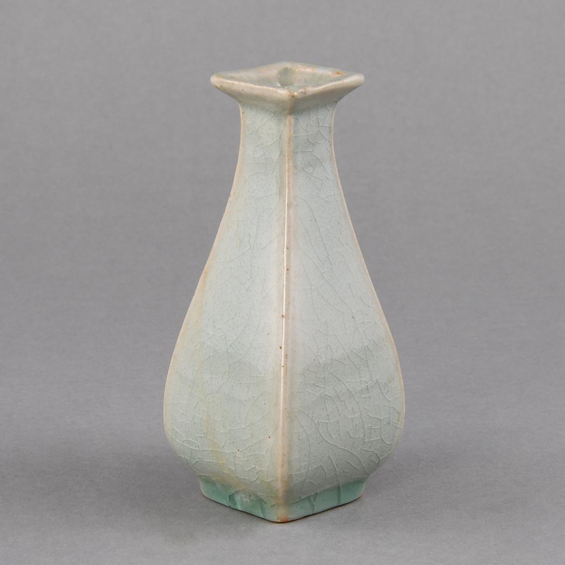 A LONGQUAN CELADON SQUARE VASE (1 of 9)