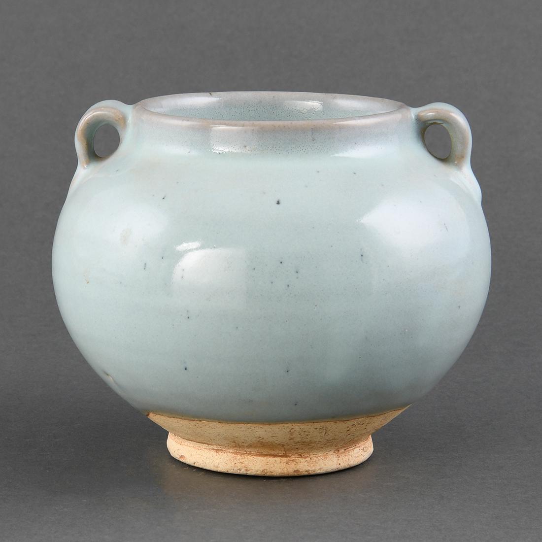 A FINE 'JUN' LAVENDER-GLAZED HANDLED JAR (1 of 8)