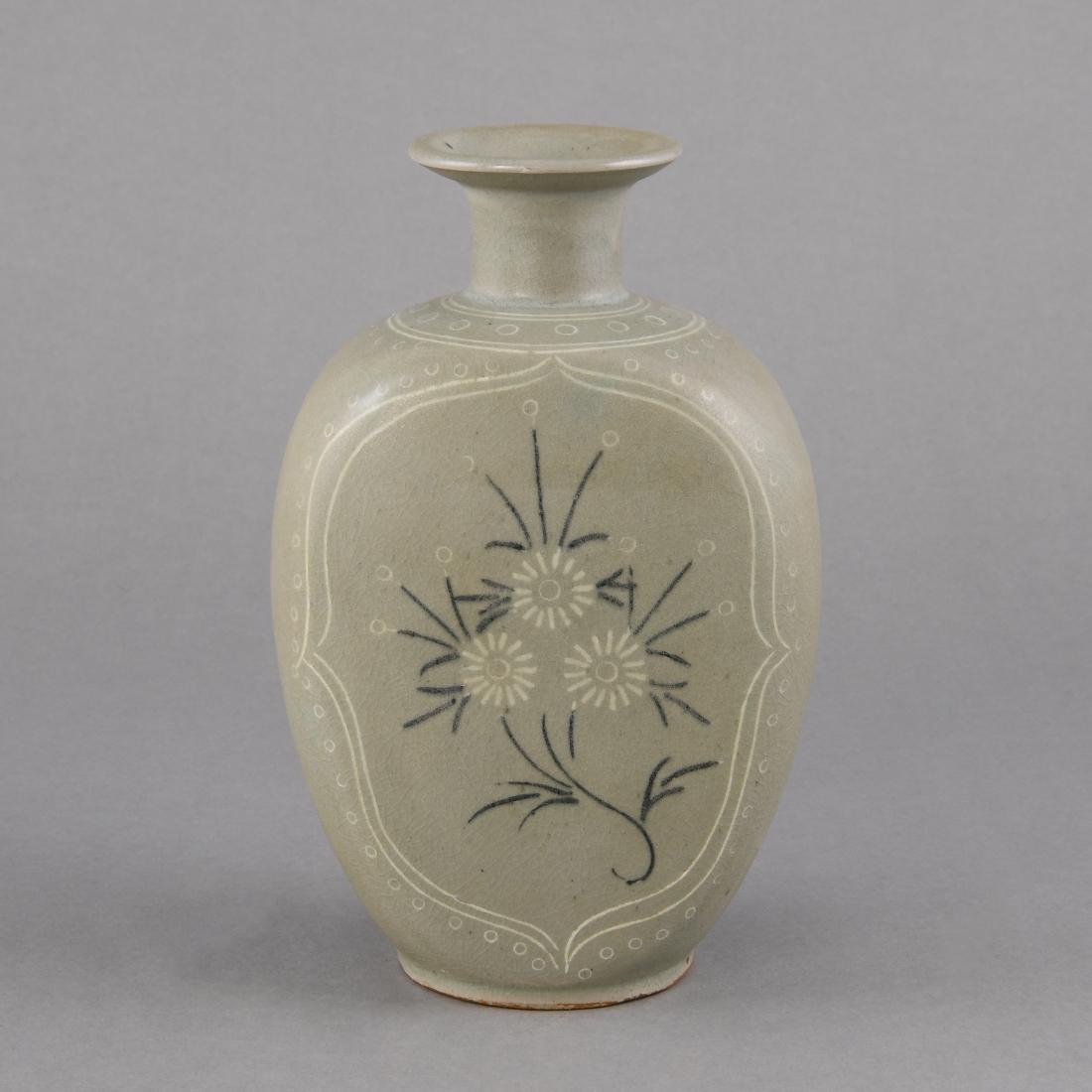 A RARE KOREAN SLIP-INLAID CELADON VASE: A RARE KOREAN SLIP-INLAID CELADON VASE Size: H:22.4cm,W:14.6cm,Diam.of mouth:7.1cm