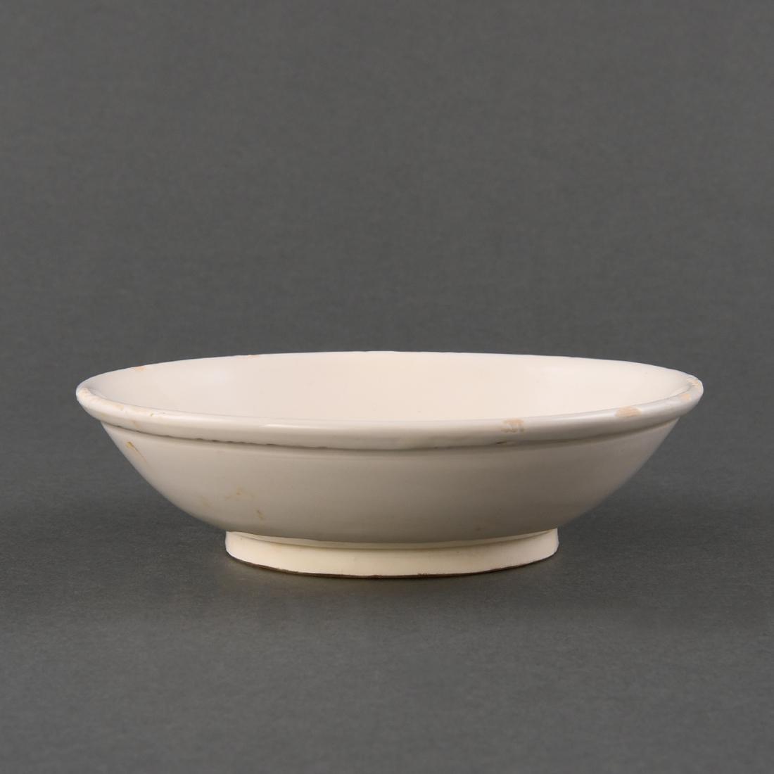 A 'XING' WHITE-GLAZED BI-DISC-FOOTRIM BOWL (1 of 7)