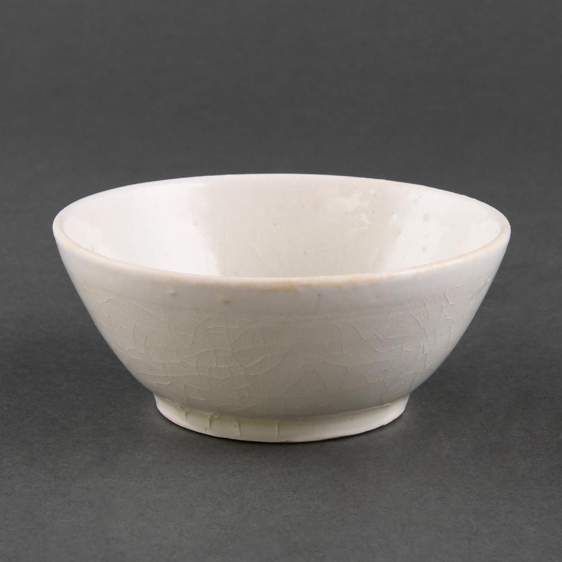 A 'XING' WHITE-GLAZED BOWL, 'YING' MARK (1 of 9)