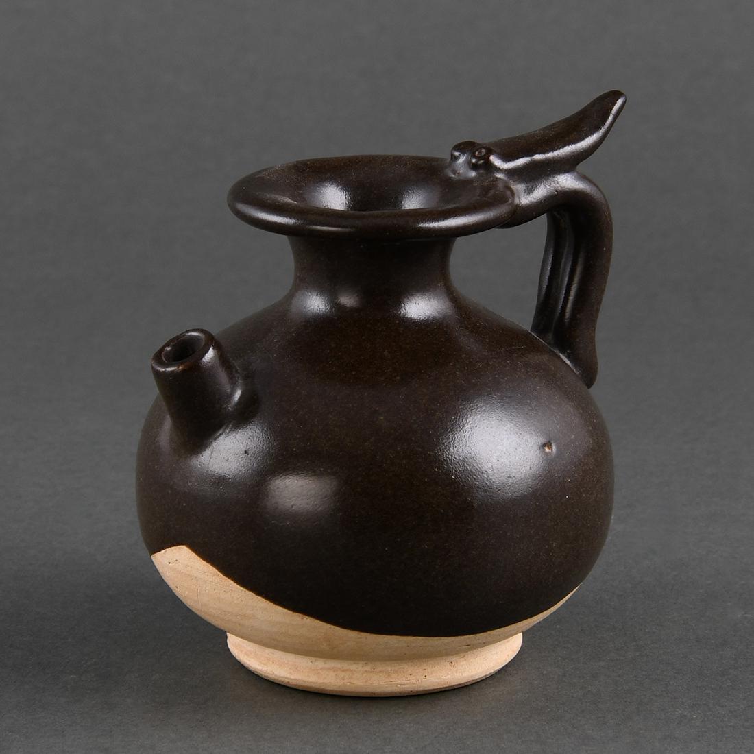 A FINE AND RARE BLACK GLAZED'YAOZHOU' EWER (1 of 10)