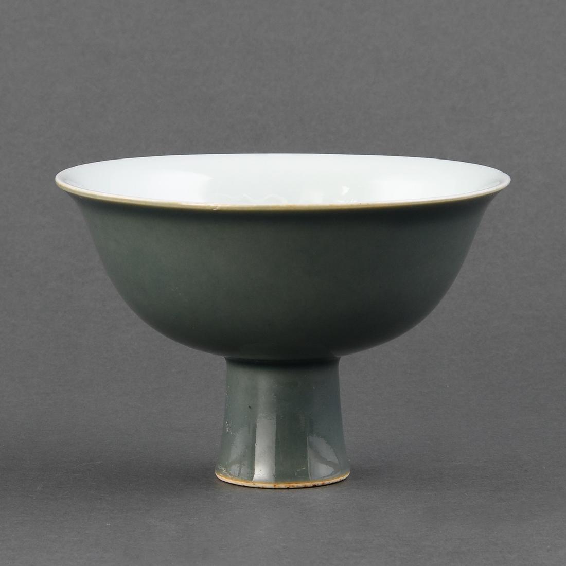 AN UNUSUAL INCISED 'DRAGON' STEMBOWL (1 of 10)