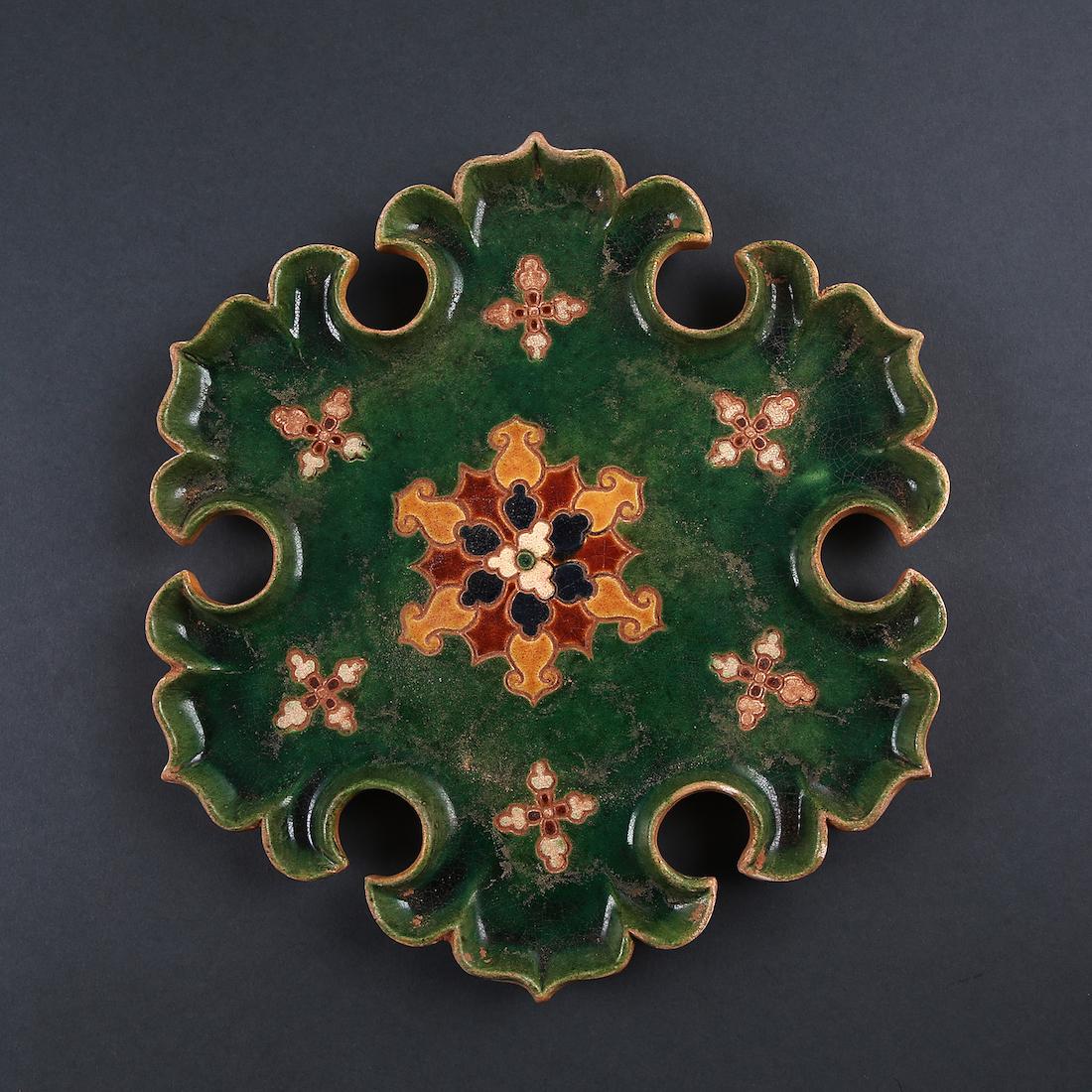 A RARE SANCAI-GLAZED POTTERY FOLIATE TRAY (1 of 7)