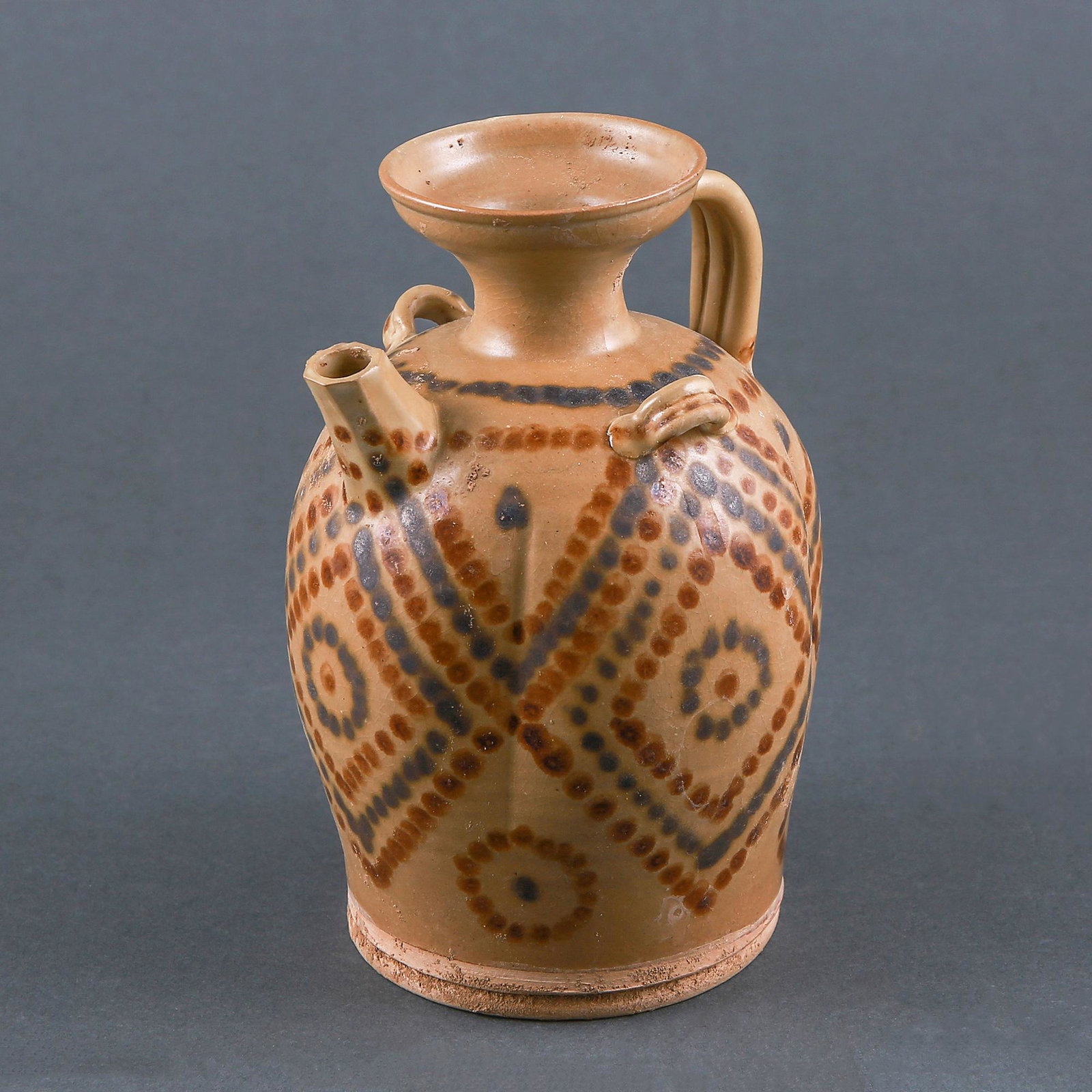 A 'CHANGSHA' YELLOW-GLAZED HANDLE EWER (1 of 8)