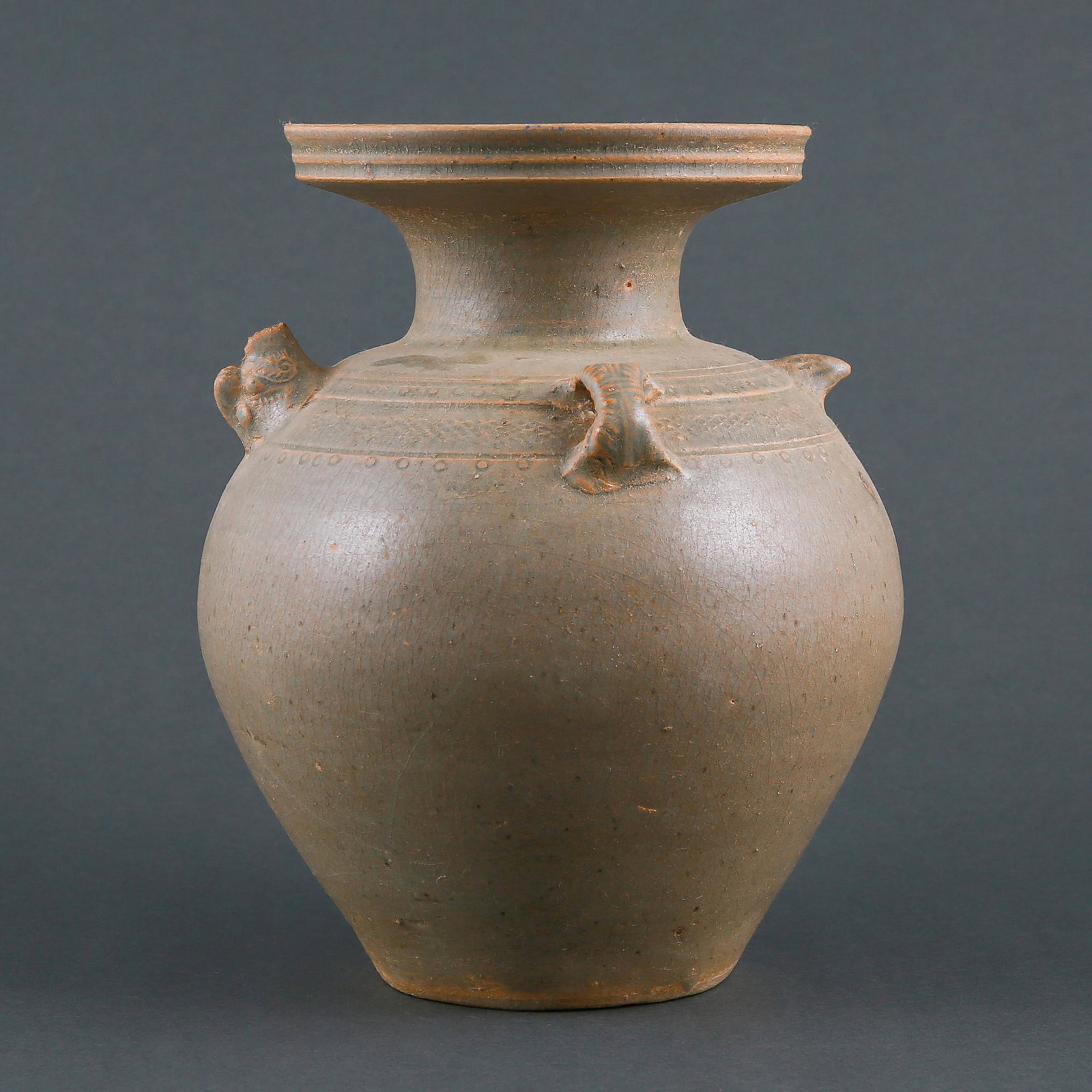 A 'YUE' CELADON HANDLE DISH-BUCCAL JAR: A 'YUE' celadon handle dish-buccal jar Size:H:24.2cm,W:19.8cm,Diam.of mouth:19.7cm