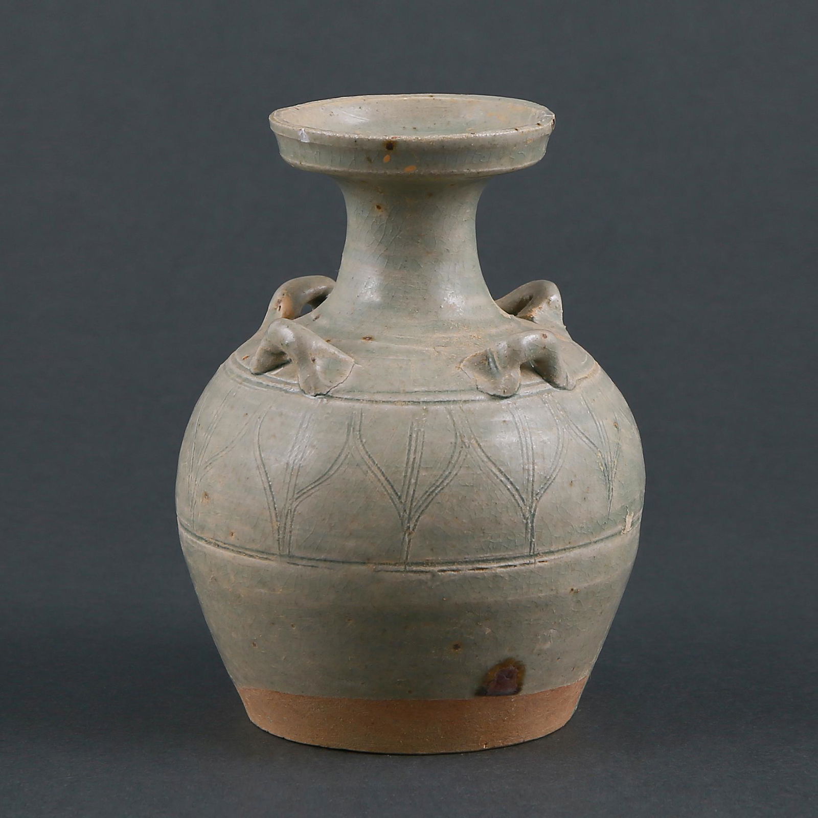 A SUI-STYLE CELADON LOTUS-CARVING HANDLE JAR (1 of 7)