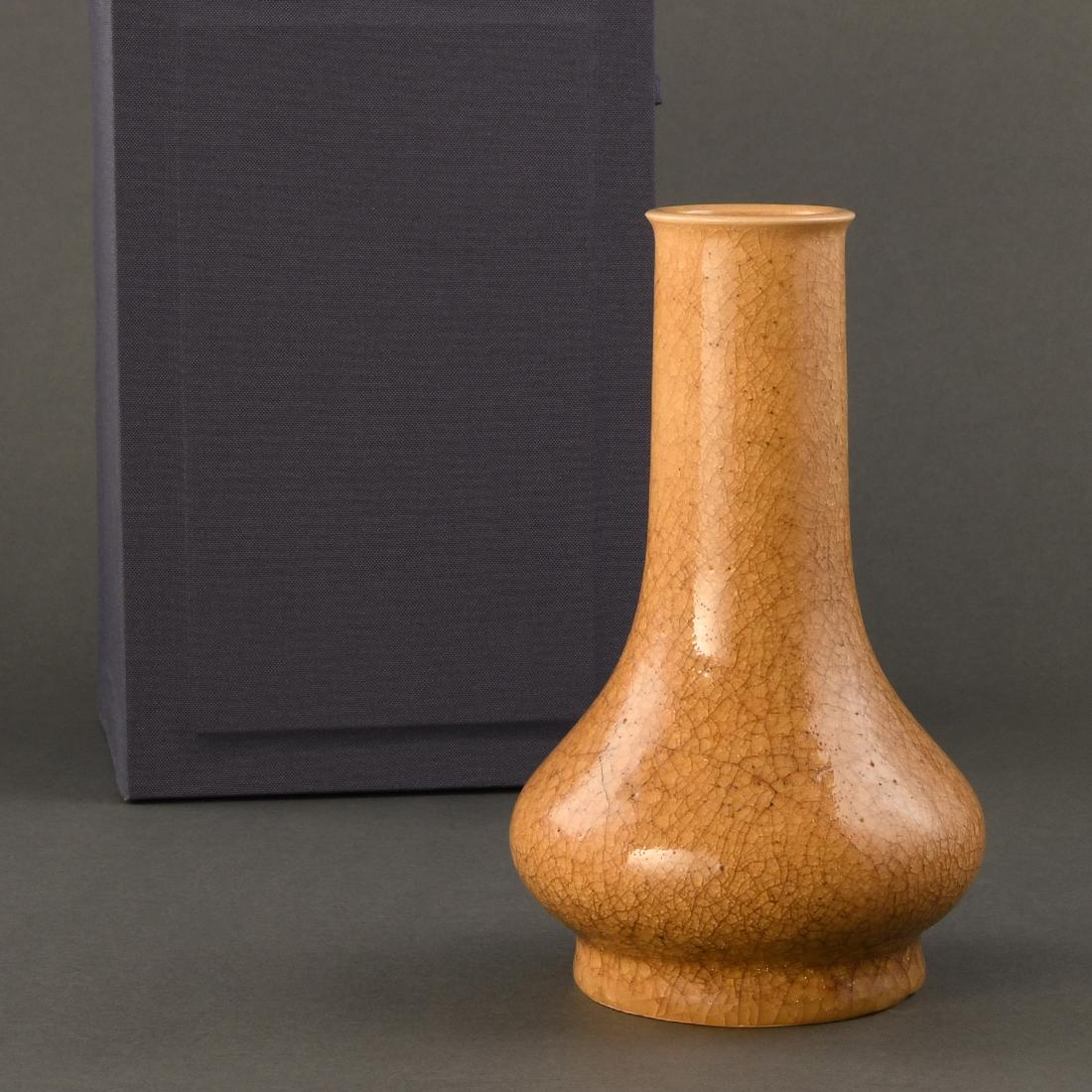 A 'LONGQUAN' 'BEISHOKU' CELADON BOTTLE VASE (1 of 10)