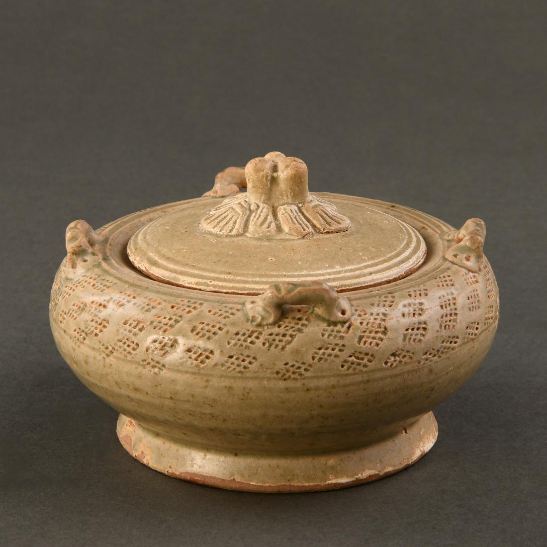 A RARE CARVED EARLY 'YUE' JAR AND COVER (1 of 7)