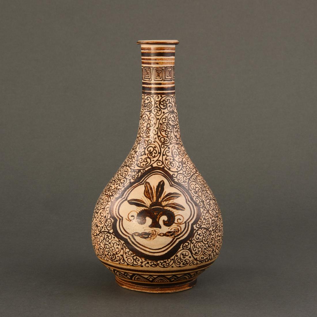 A RARE 'JIZHOU' PAINTED 'FLORAL' VASE (1 of 9)