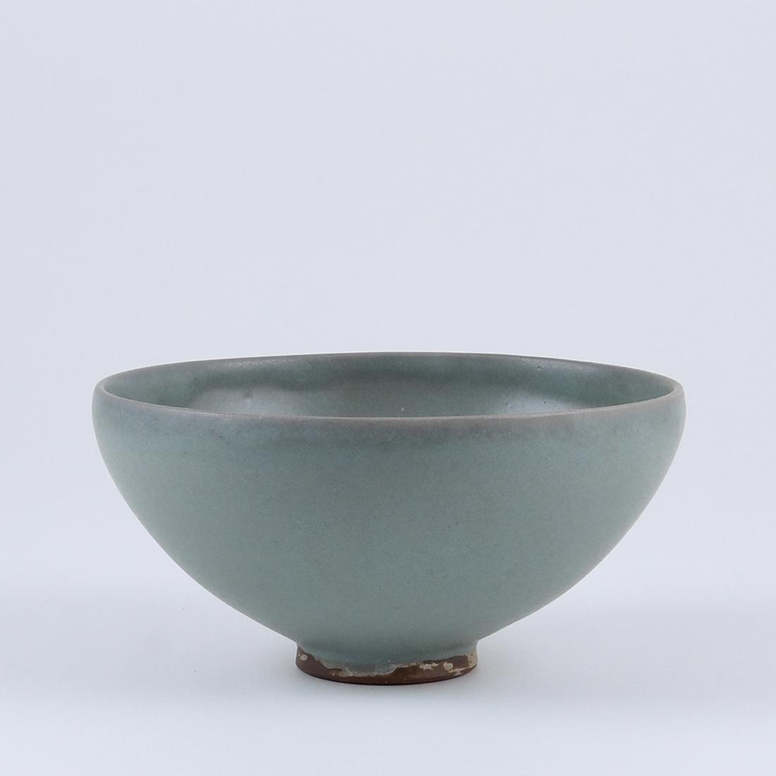 A HENAN CELADON-GLAZED BOWL (1 of 8)