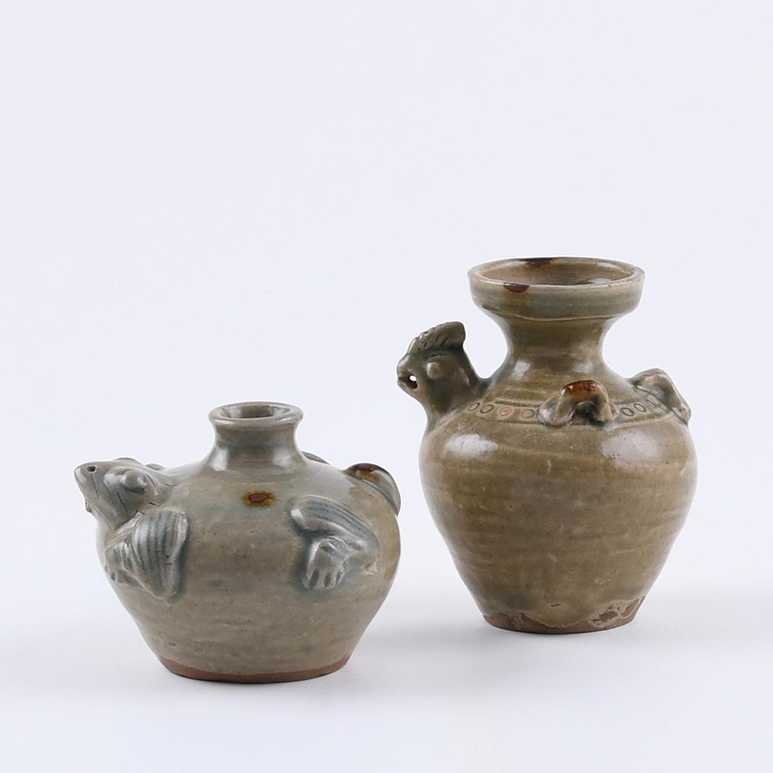 A 'YU' FROG WATERPOT AND A SMALL EWER (1 of 7)
