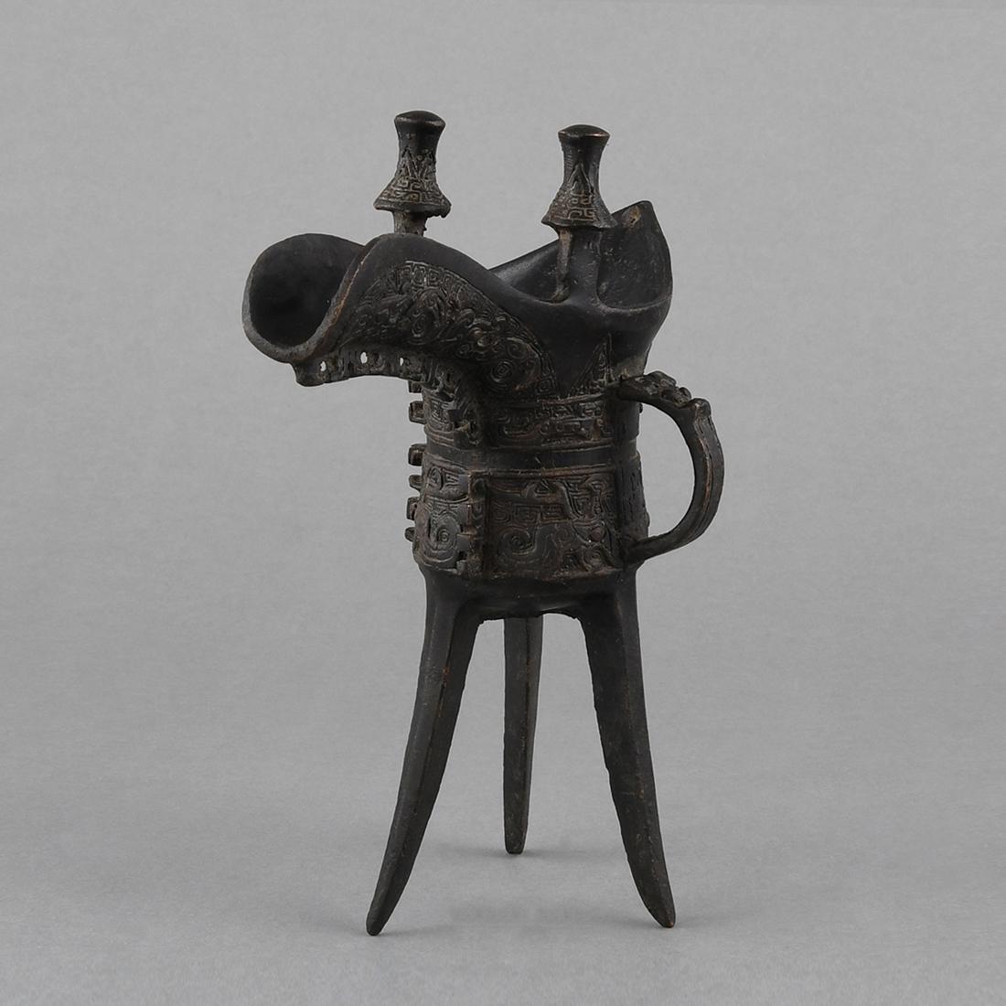 A BRONZE LIBATION CUP (JUE) (1 of 8)