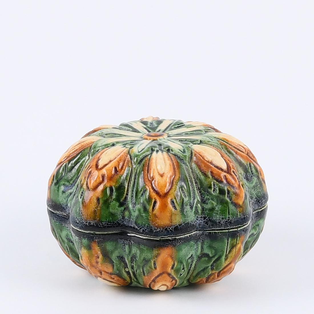 A RARE SANCAI 'LOTUS' COSMETIC BOX AND COVER: A RARE SANCAI 'LOTUS' COSMETIC BOX AND COVER, MADE AT THE GONGXIAN KILN SIZE:H:6cm,Dia:8.8cm
