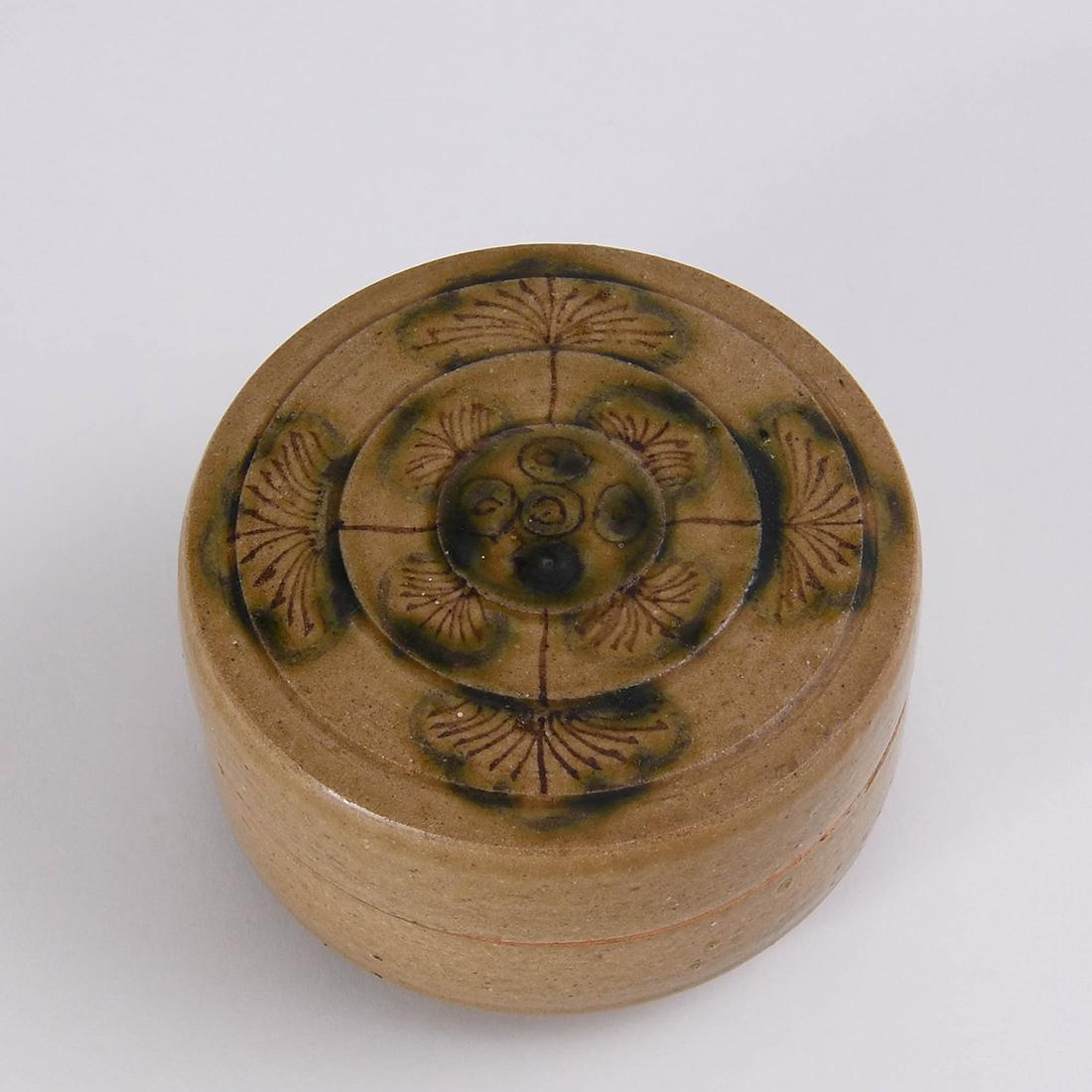 A PAINTED 'CHANGSHA' COMESTIC BOX AND COVER (1 of 7)