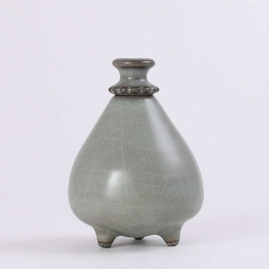 A 'GUAN'-TYPE CELADON WATERPOT AND A STOPPER (1 of 6)