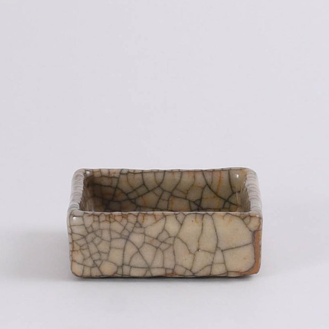 A SMALL AND RARE 'GE' SQUARE WASHER (1 of 7)