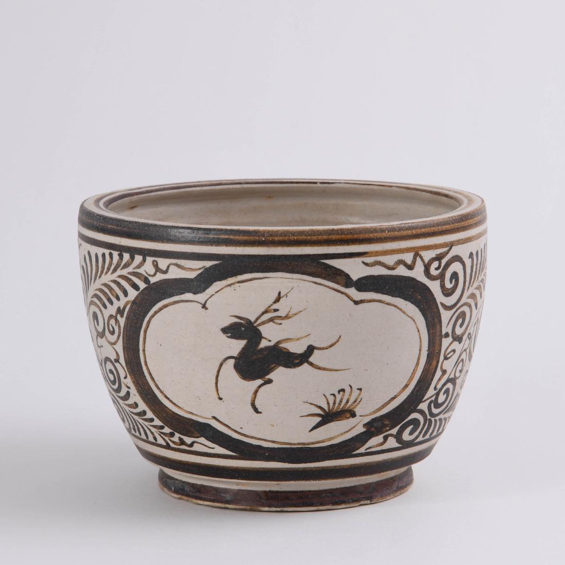 A FINE 'JIZHOU' PAINTED 'DEER' JAR (1 of 6)