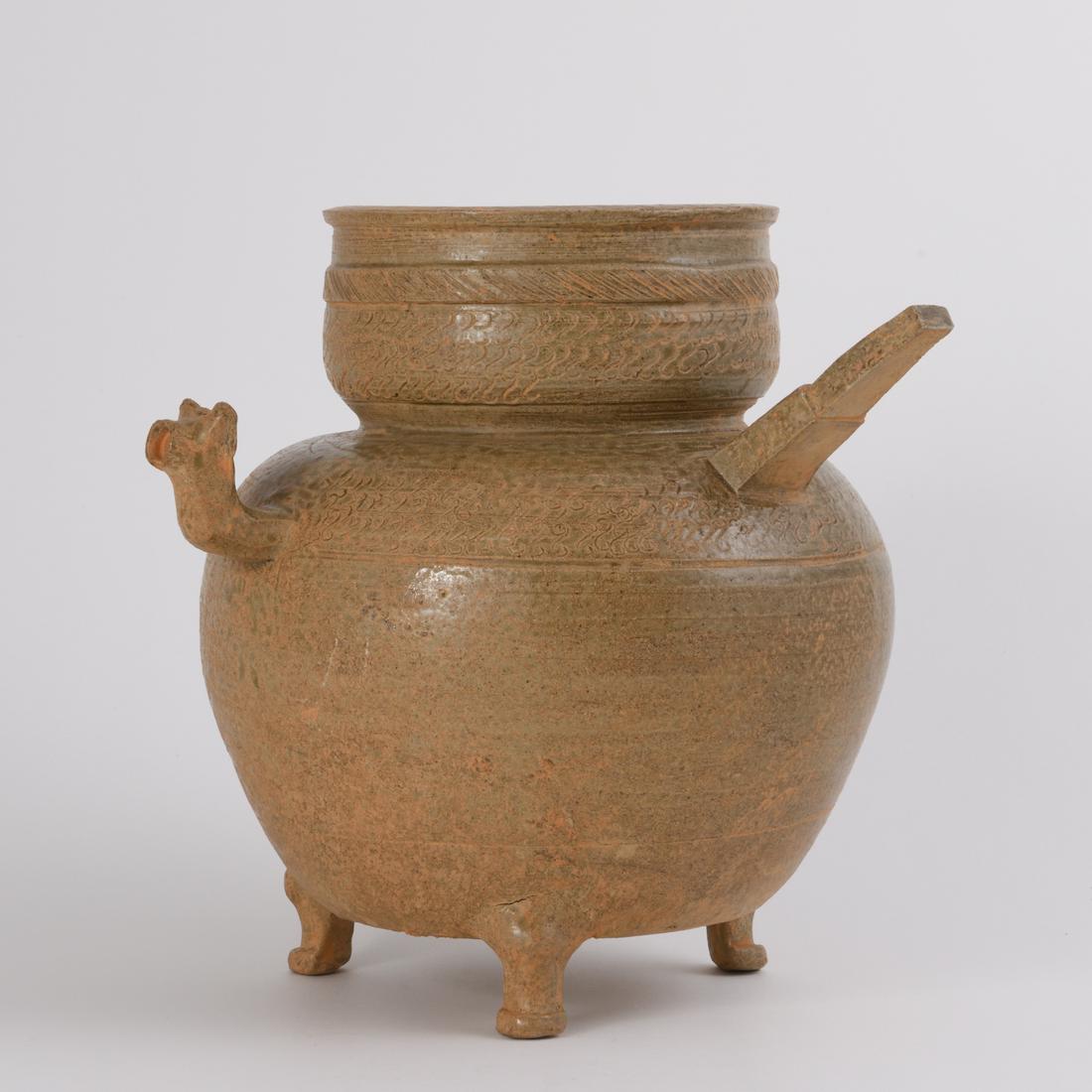 AN EARLY 'YUE' HANDLED TRIPOD EWER (1 of 8)