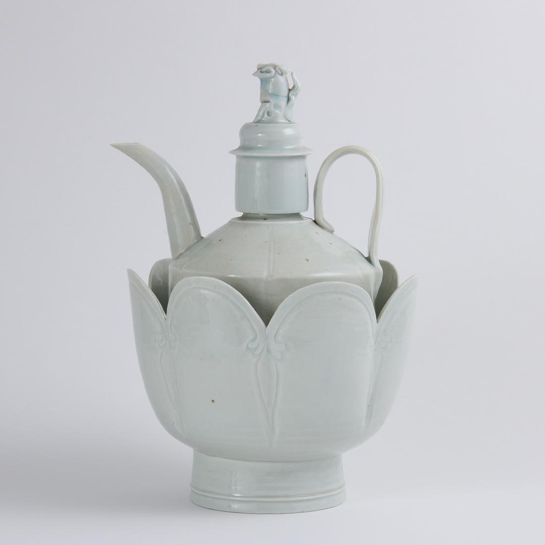 A SET OF FINE QINGBAI FLUTED VASE AND COVER WITH WARMER (1 of 9)