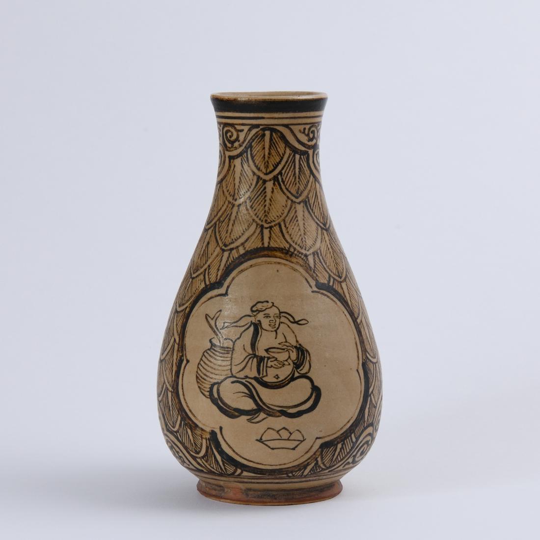 A PAINTED 'JIZHOU' 'FIGURE' VASE (1 of 7)