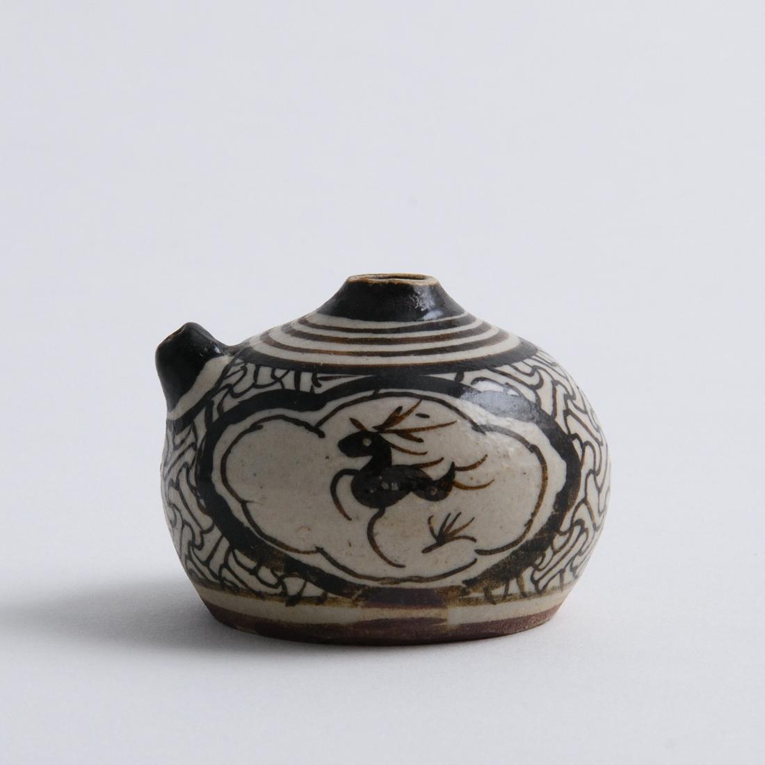 A SMALL AND FINE PAINTED 'JIZHOU' 'DEER' WATERDROPPER (1 of 6)