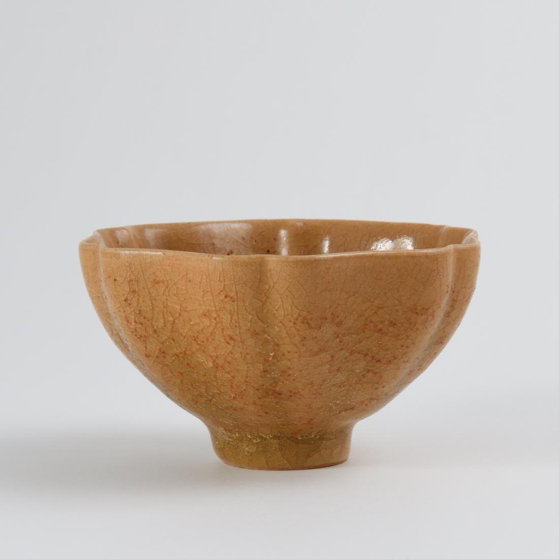 A LONGQUAN 'BEISHOKU' CELADON LOBED HEXAGONAL BOWL (1 of 6)