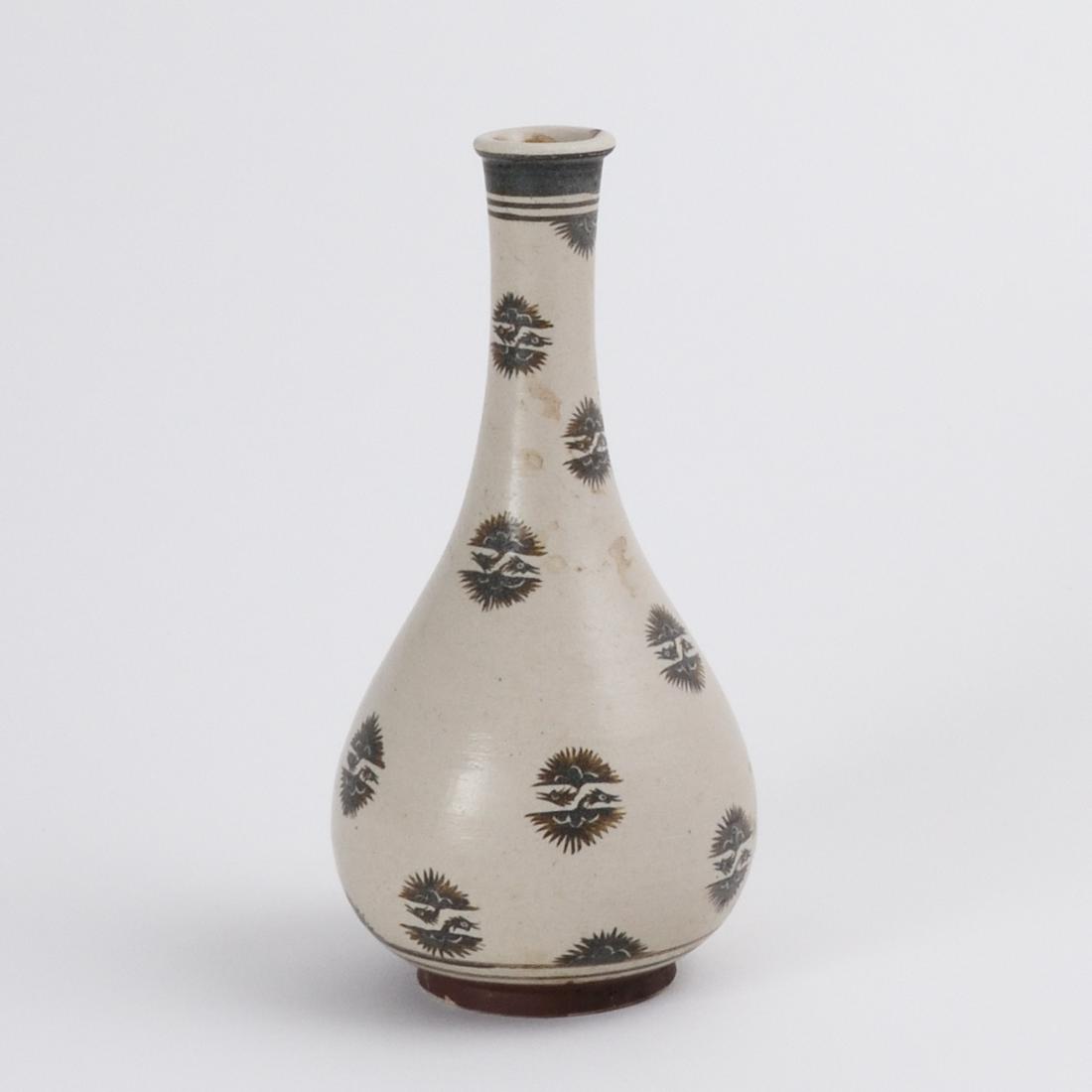 A RARE PAINTED 'JIZHOU' 'TWIN PHEONIX' BOTTLE VASE (1 of 6)