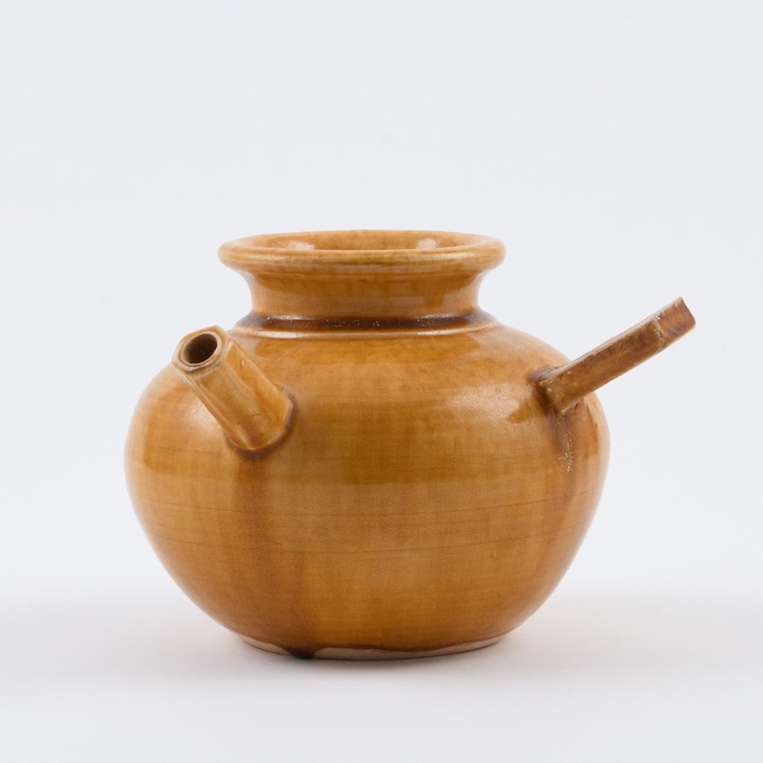 A FINE 'GONGXIAN' AMBER-GLAZED HANDLED POTTERY EWER (1 of 8)
