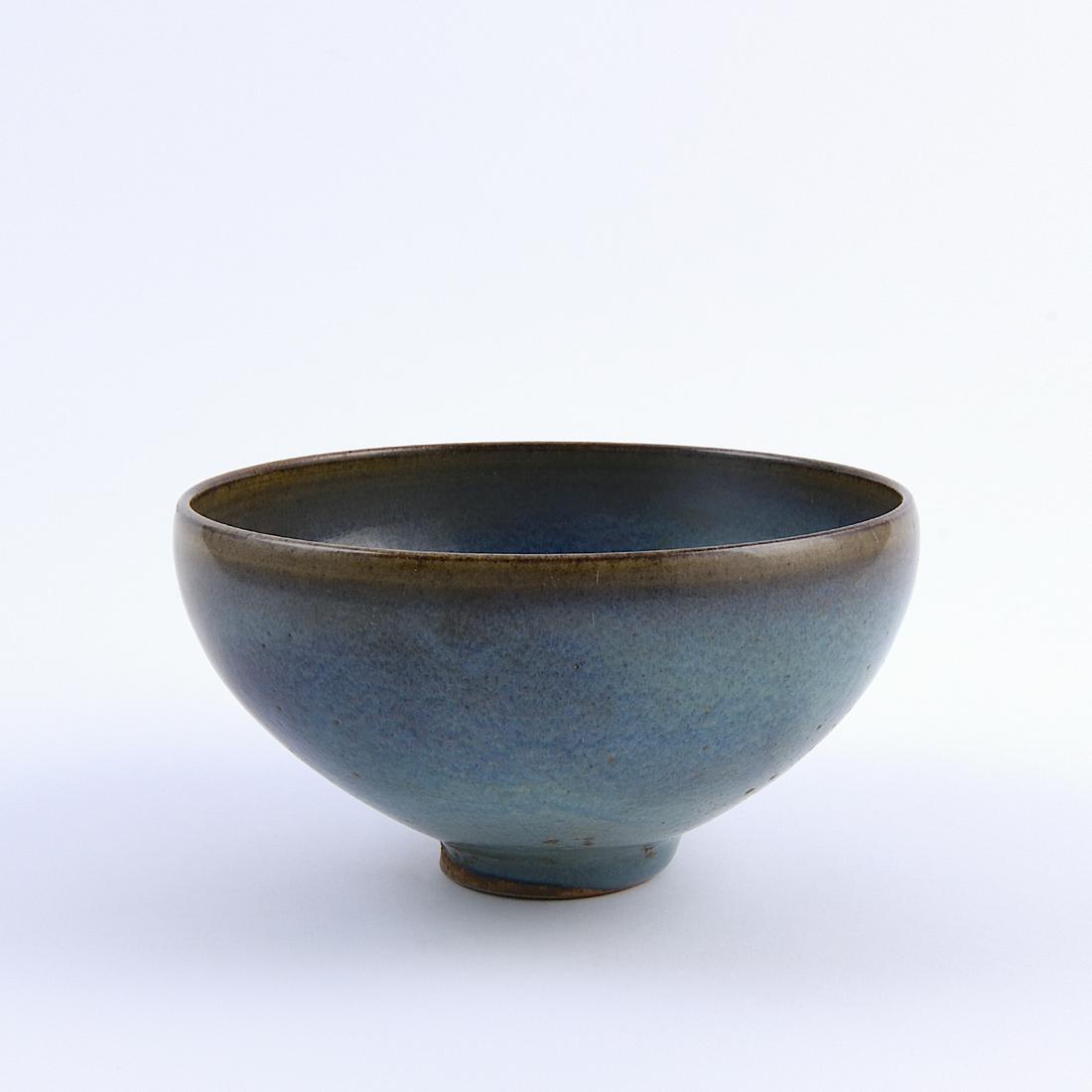 A 'JUN' LAVENDER-BLUE GLAZE BOWL (1 of 7)
