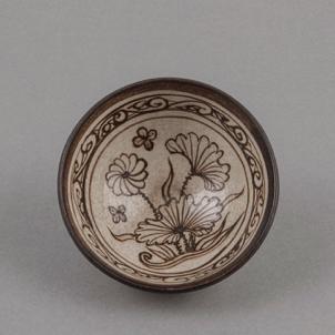 A 'JIZHOU' PAINTED 'LOTUS' BOWL: A 'JIZHOU' PAINTED 'LOTUS' BOWL Dia:10.4cm, H:4.7cm