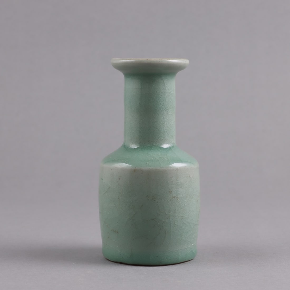 A SMALL AND FINE 'LONGQUAN' CELADON MALLET VASE (1 of 7)