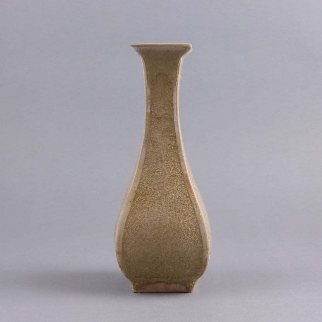 A RARE LONGQUAN CELADON GUAN-TYPE SQUARE VASE (1 of 9)