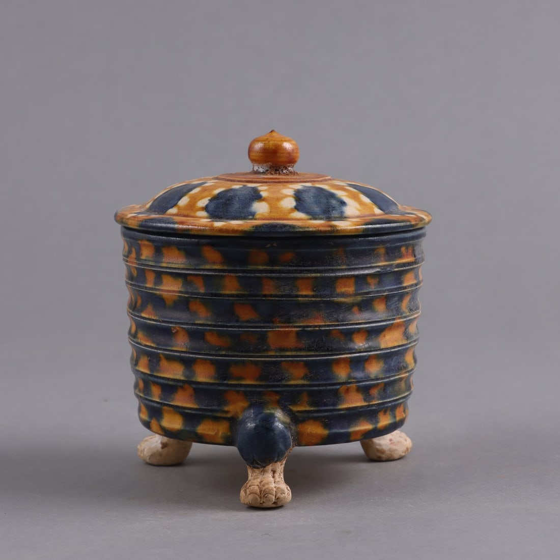 A 'SANCAI' JAR AND COVER (1 of 9)