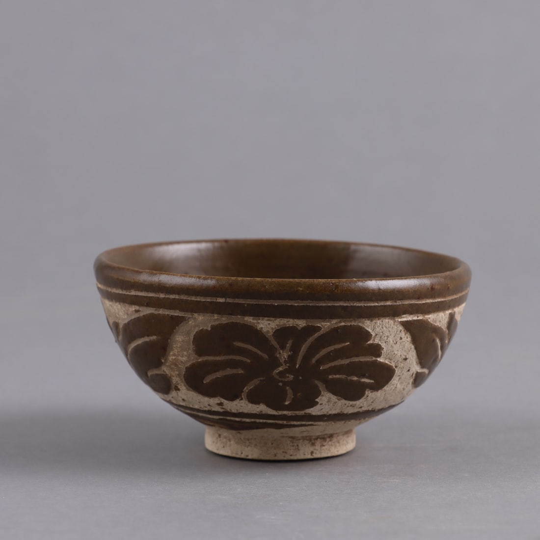 A 'CIZHOU' SGRAFFIATO BROWN-GLAZED TEA BOWL (1 of 8)