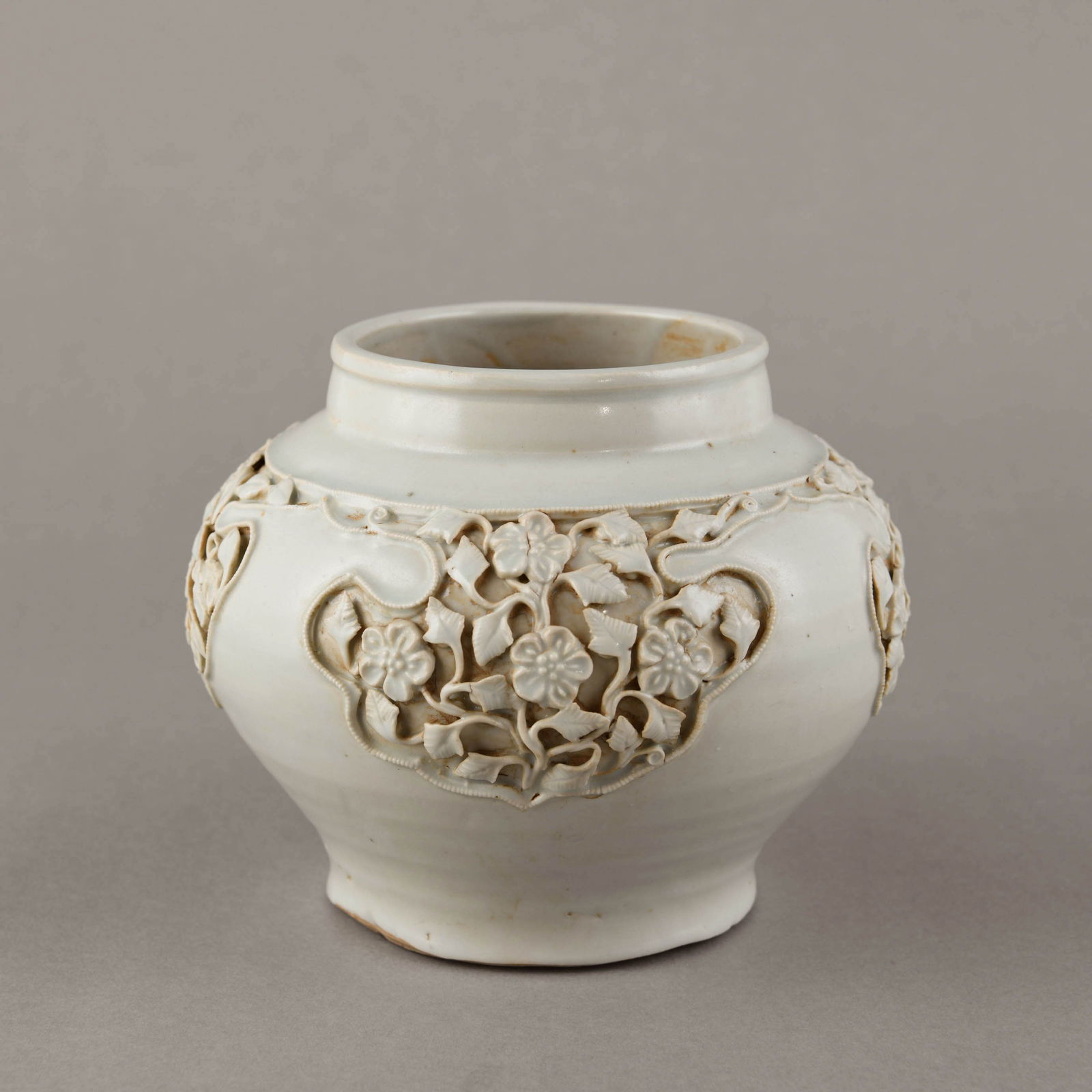 A MOULDED WHITE GLAZE JAR (1 of 9)