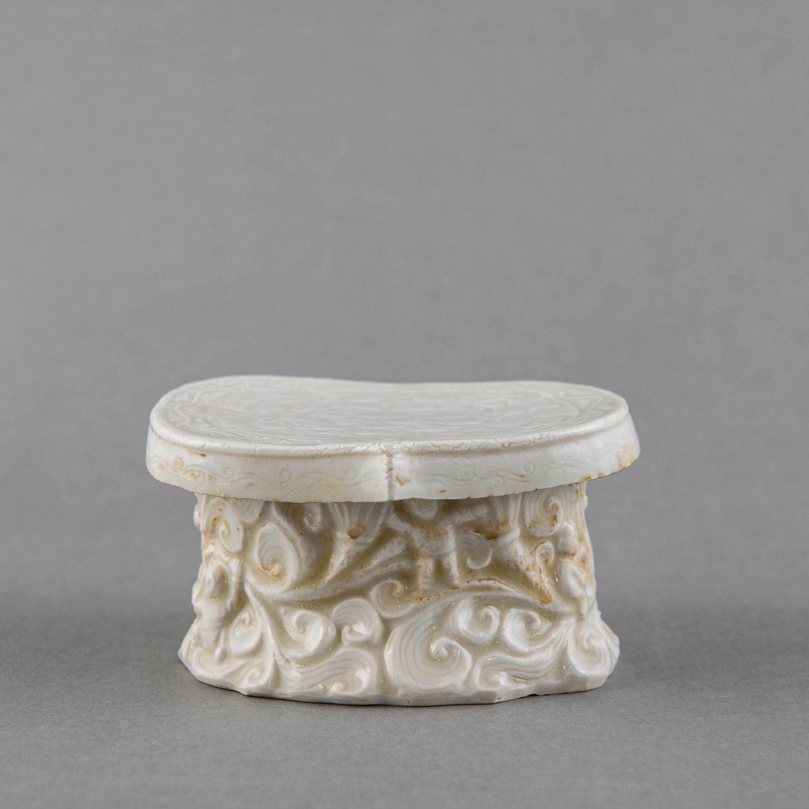 A WHITE 'DING' 'PEONY AND BOY' PILLOW (1 of 9)