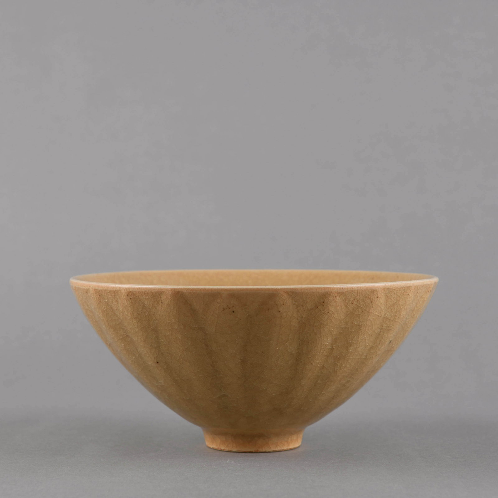 A CARVED 'LONGQUAN' BEISHOKU 'LOTUS' BOWL (1 of 8)