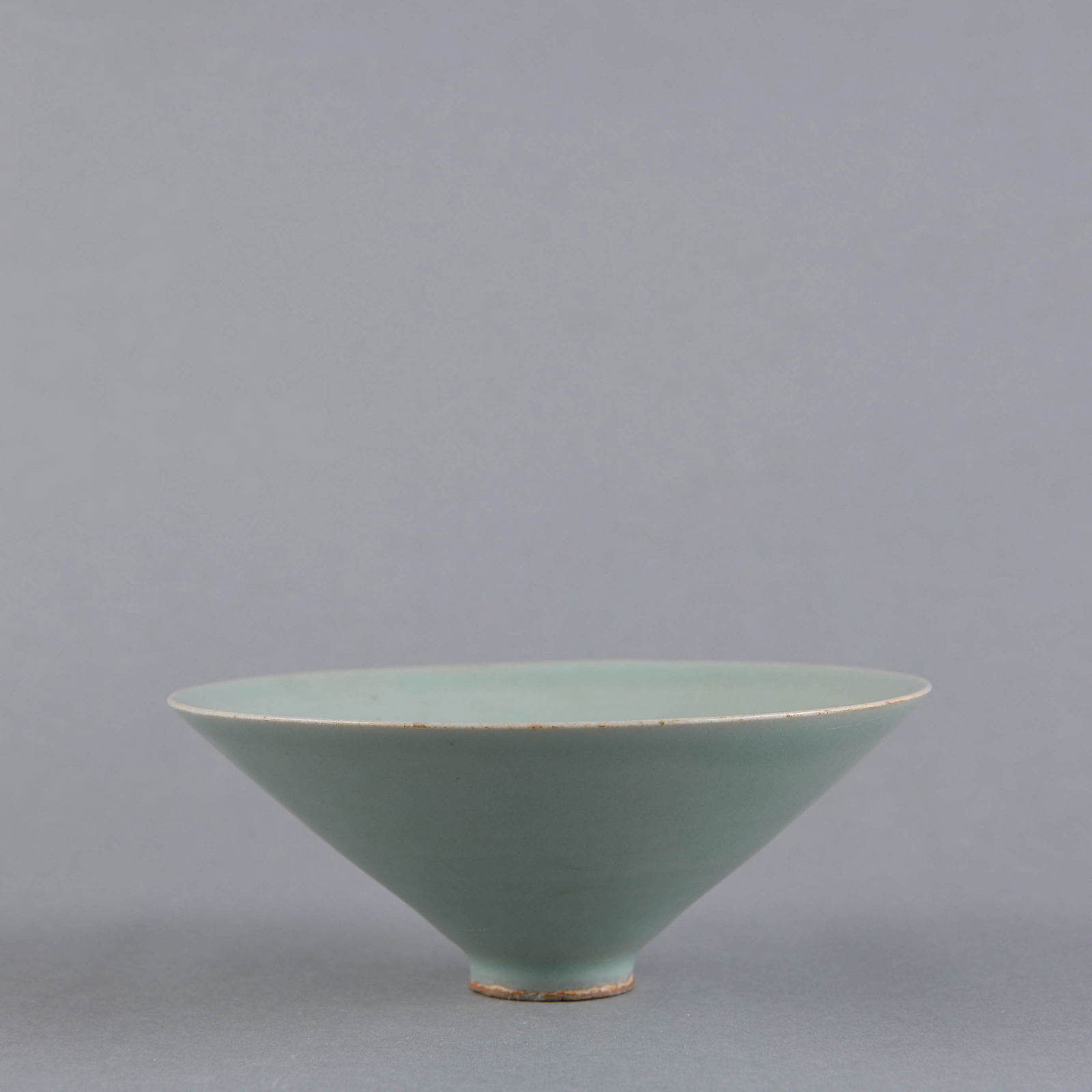 A 'LONGQUAN' CELADON CONICAL BOWL (1 of 9)