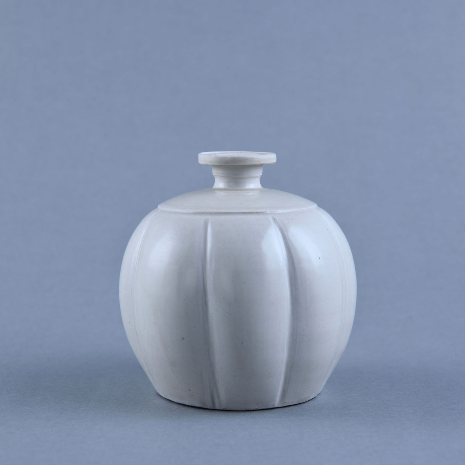 A RARE LOBED WHITE 'DING' TULU VASE (1 of 6)