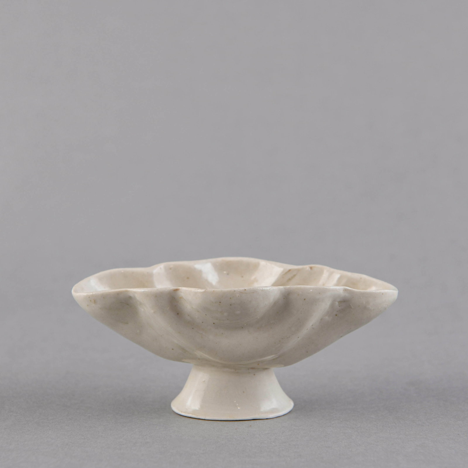 A FINE WHITE 'DING' QUATREFOIL CUP (1 of 7)