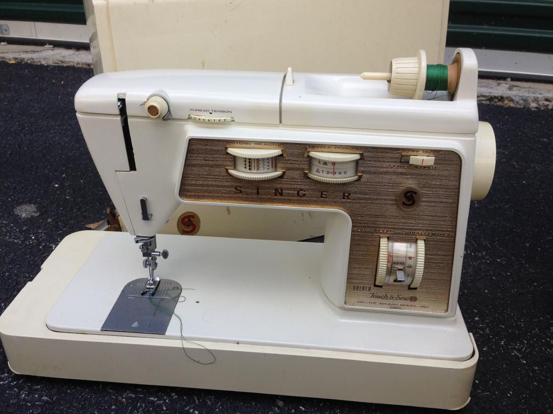 Singer Sewing Machine: Sold as is