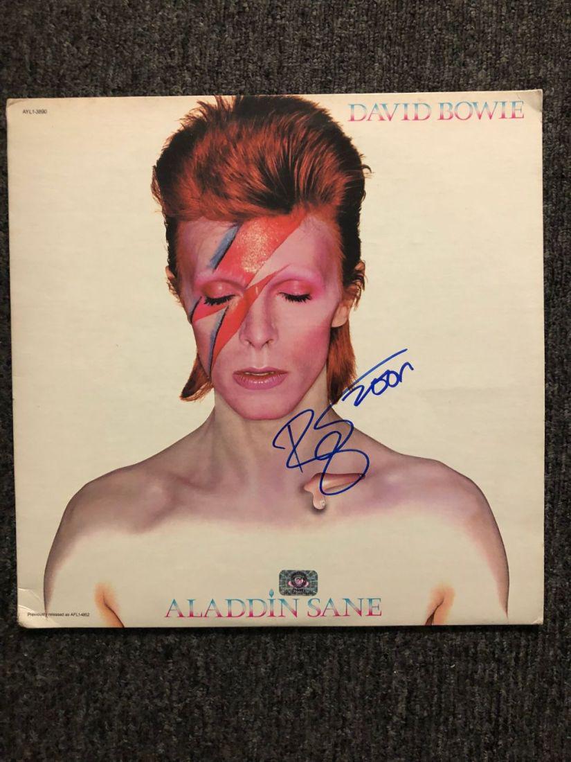 David Bowie Signed Aladdin Sane Album (1 of 1)