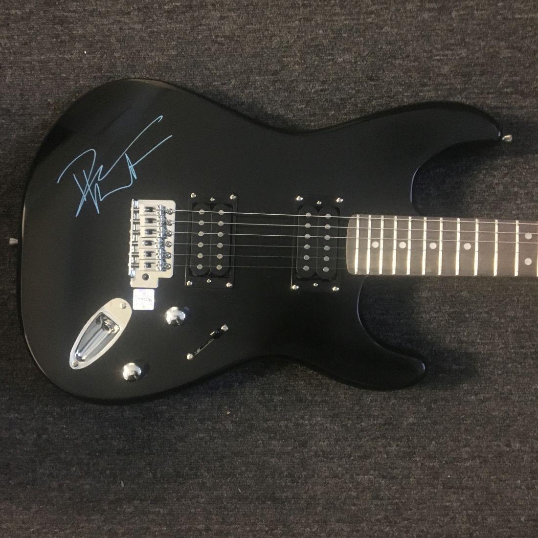 The Who Pete Townshend Signed Guitar (1 of 1)