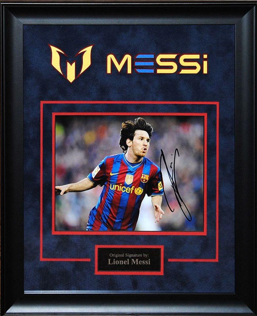 Lionel Messi Signed Artist Series Picture: Signed by Lionel Messi