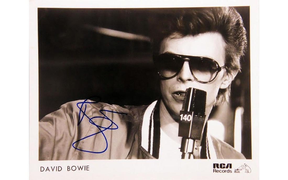 David Bowie Signed Photo: Signed by David Bowie