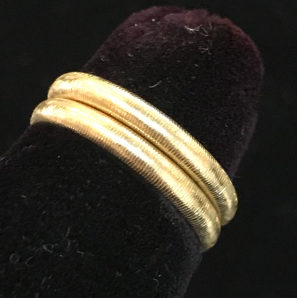 Pair of 18K Gold Buccellati Gold Wedding Rings Size 6: Two 18 Karat yellow gold wedding bands. Stamped: Ã¢Â€Âœ750” and signed Ã¢Â€ÂœM Buccellati Italy”. Ring size 6. Condition is good. Total Weight 2 Rings:4.43g (2.20g + 2.23g)