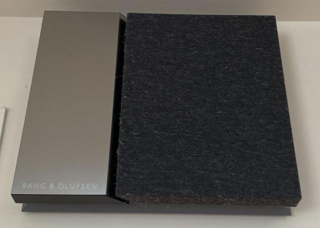 Pair of Bang & Olufsen Beovox 3000 Speakers (1 of 3)