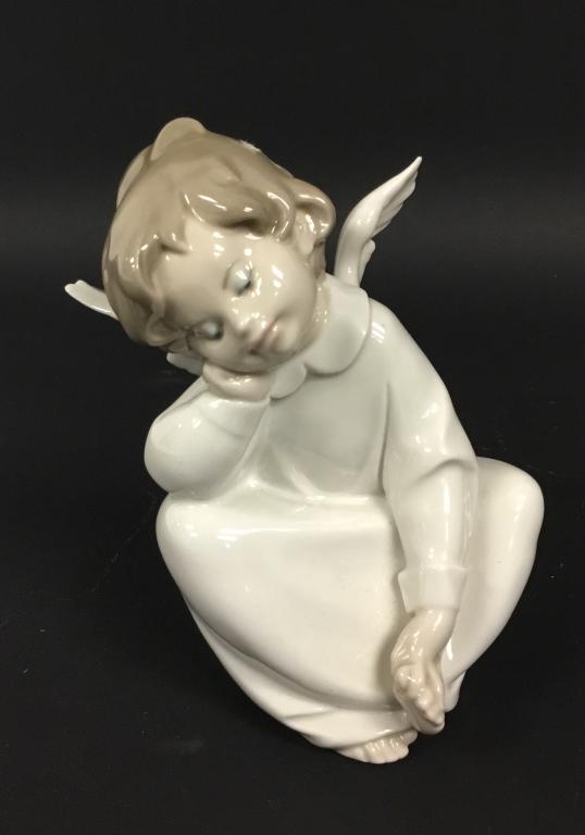 Lladro Figurine Angel Dreaming (1 of 5)